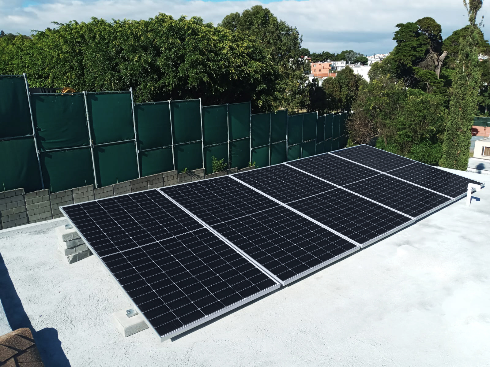 Instalacion 2 de Sistema Atado a la Red 1200 kWh al mes / 10K-550W