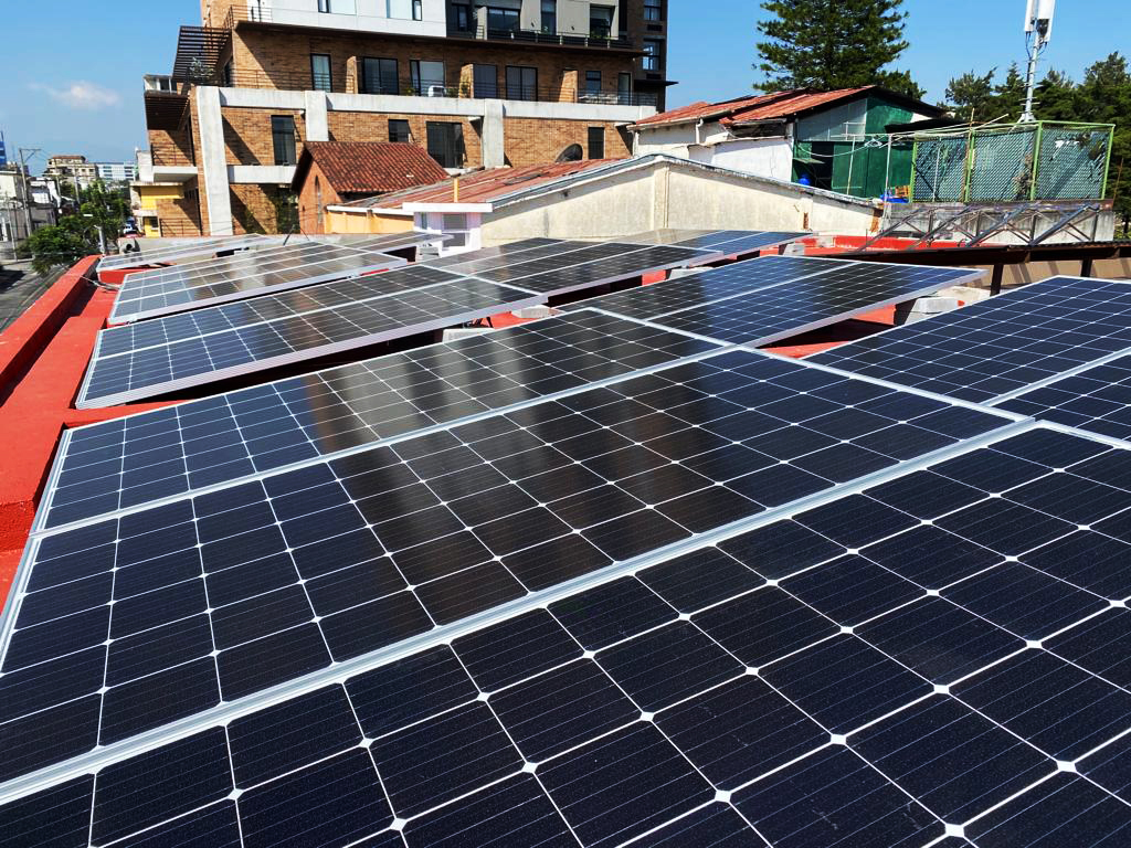 Instalacion 3 de Sistema Atado a la Red 1200 kWh al mes / 10K-550W