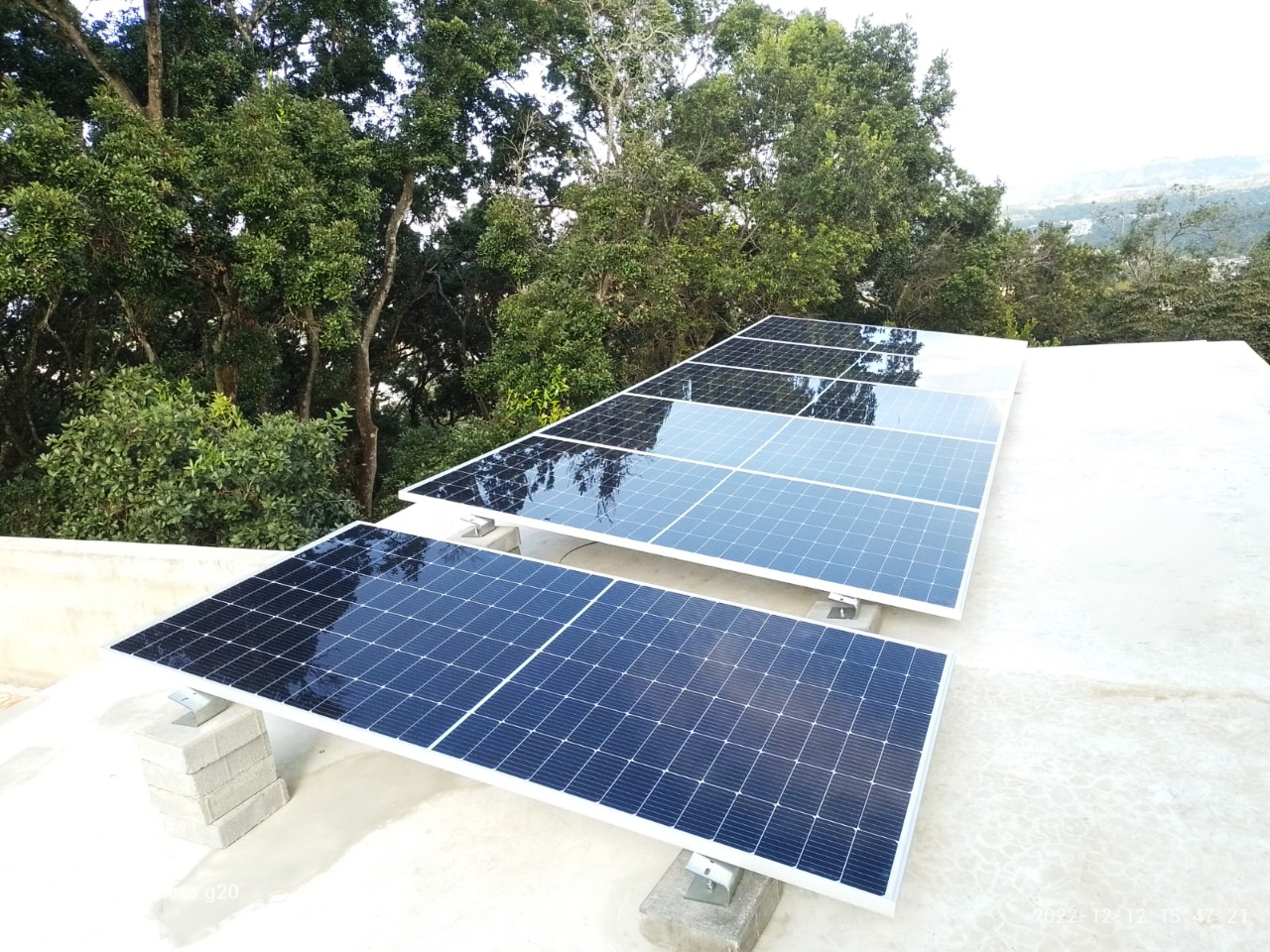 Instalacion 4 de Sistema Atado a la Red 1200 kWh al mes / 10K-550W