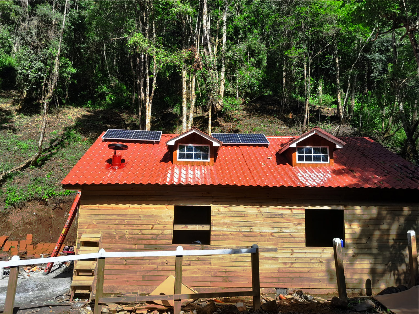 Instalacion 4 de Sistema Aislado 3 kWh al día 450W