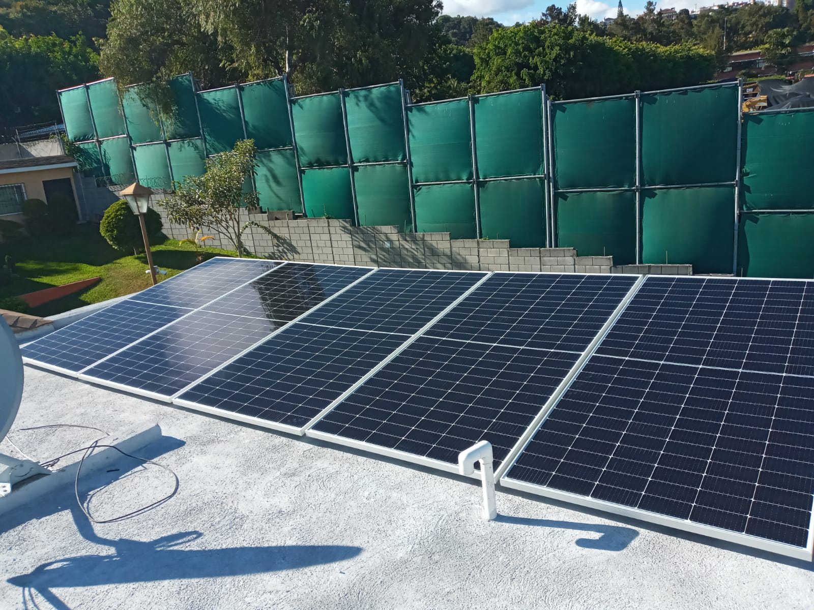 Instalacion 1 de Panel Solar 615W Bifacial Monocristalino - Half Cell (con caja)