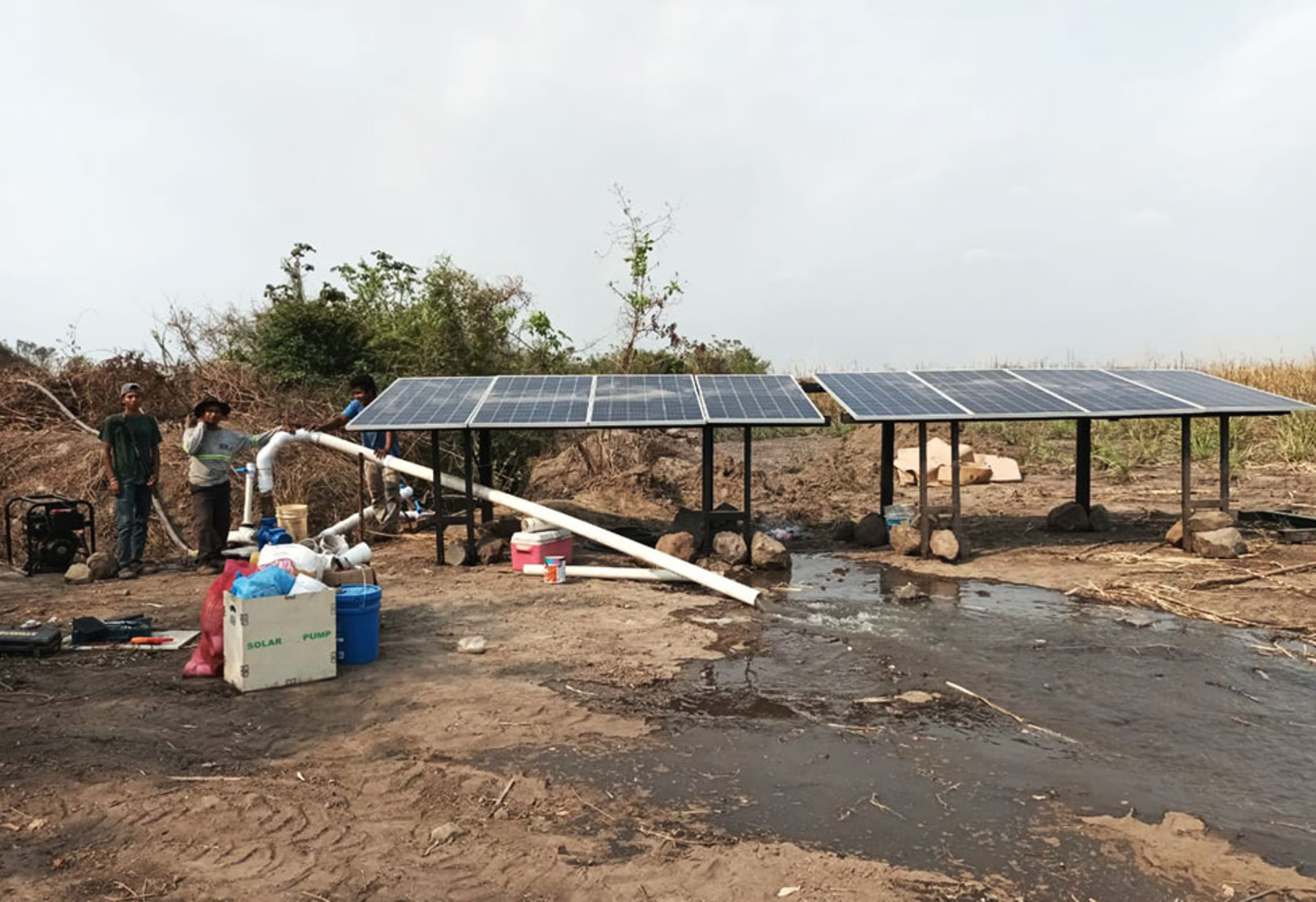 Instalacion 1 de Sistema Bomba Solar de Caudal no sumergible SCPM-60-27-HV-200W